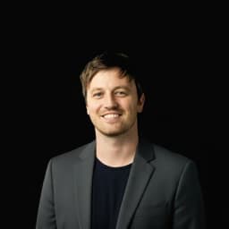 LineNow sales team member